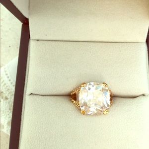 Women’s fashion ring